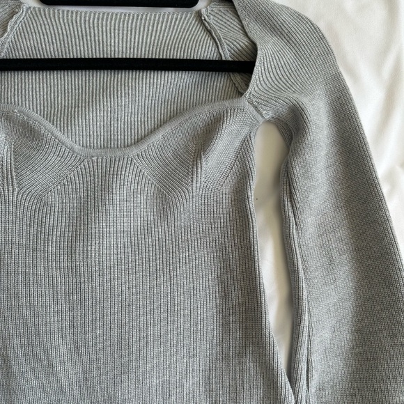 Grey top - Picture 2 of 2